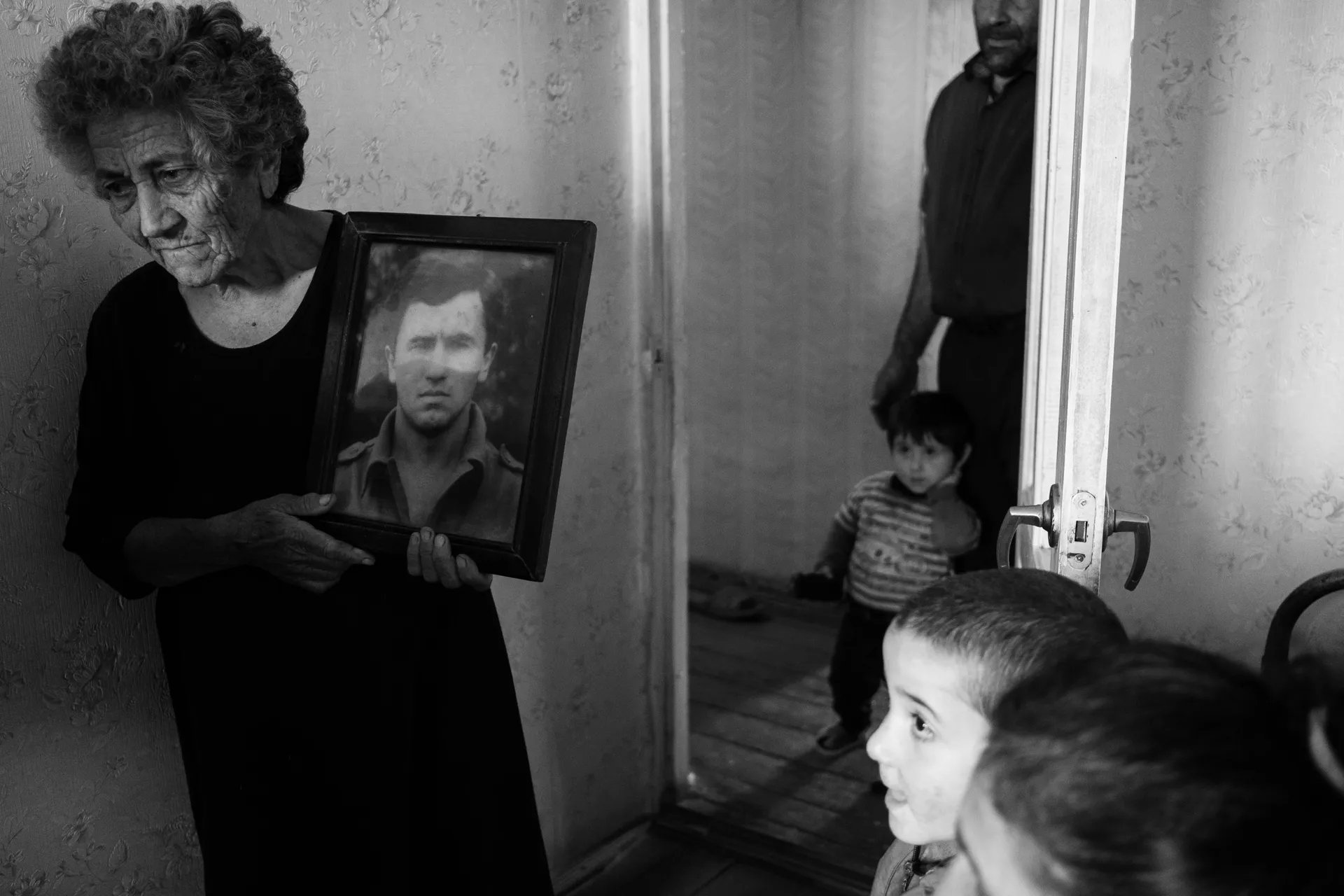 A family in Shushi - Nagorno Karabakh, 2020 - Sebastiano Edoardo Casella